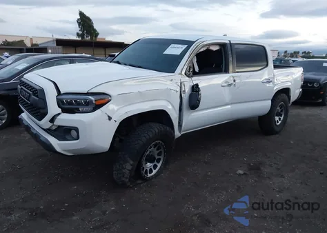 2016 Toyota Tacoma Sr5 V6 z USA, uszkodzony, nr VIN 3TMAZ5CN3GM020460